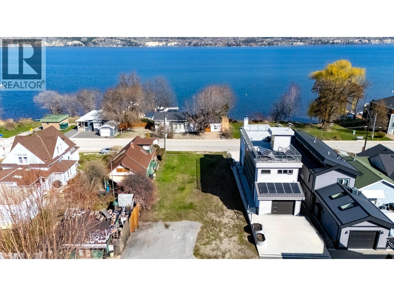 12210 LAKESHORE Drive S