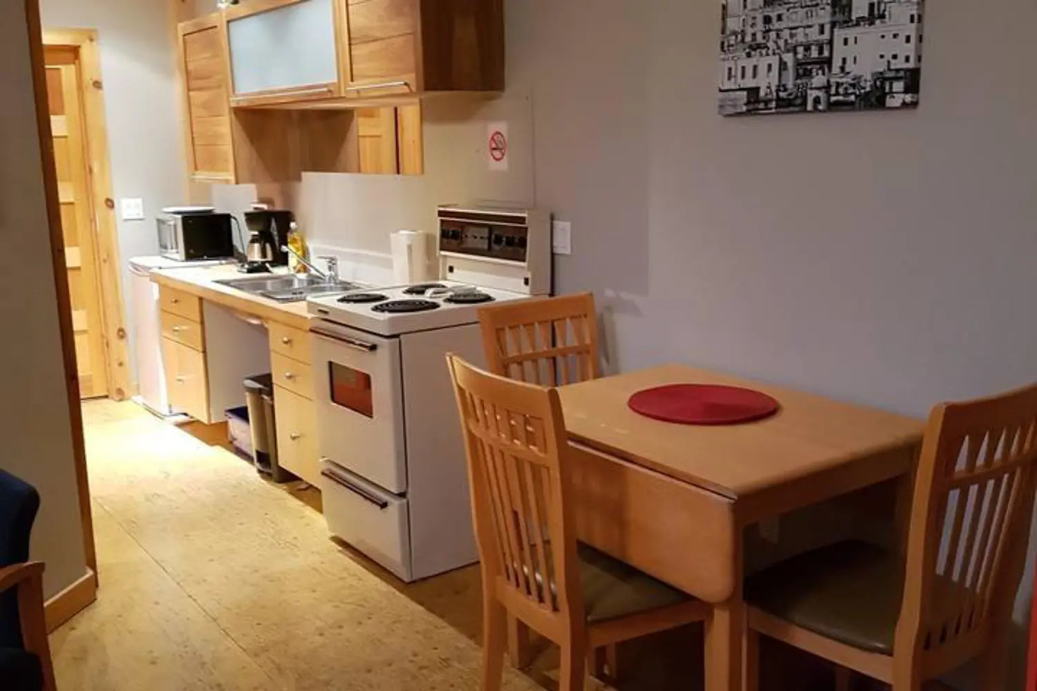 2480 Dundas Street photo 5