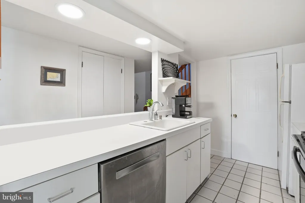 Additional image 7 of 301 G Street NE Unit 32, Washington, DC 20002