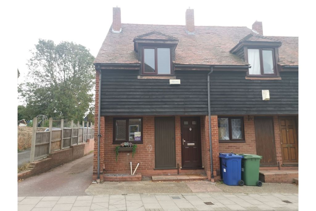 2 bed end terrace house for saleHigh Street, Sittingbourne ME10