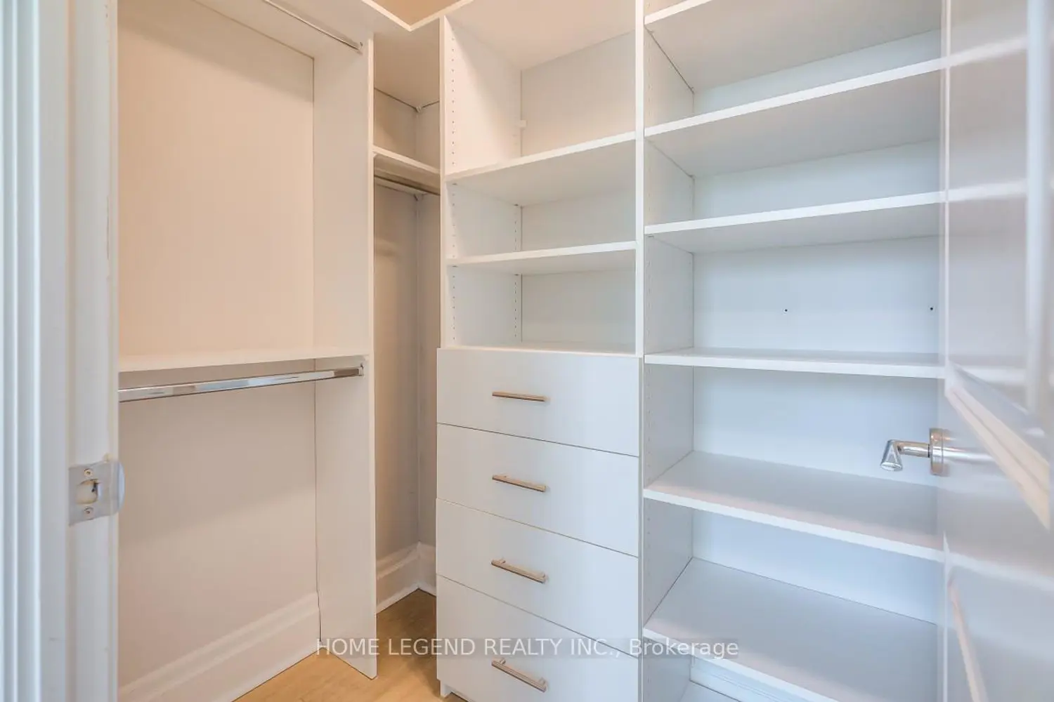 Additional image 7 of 39 Upper Duke Crescent 215