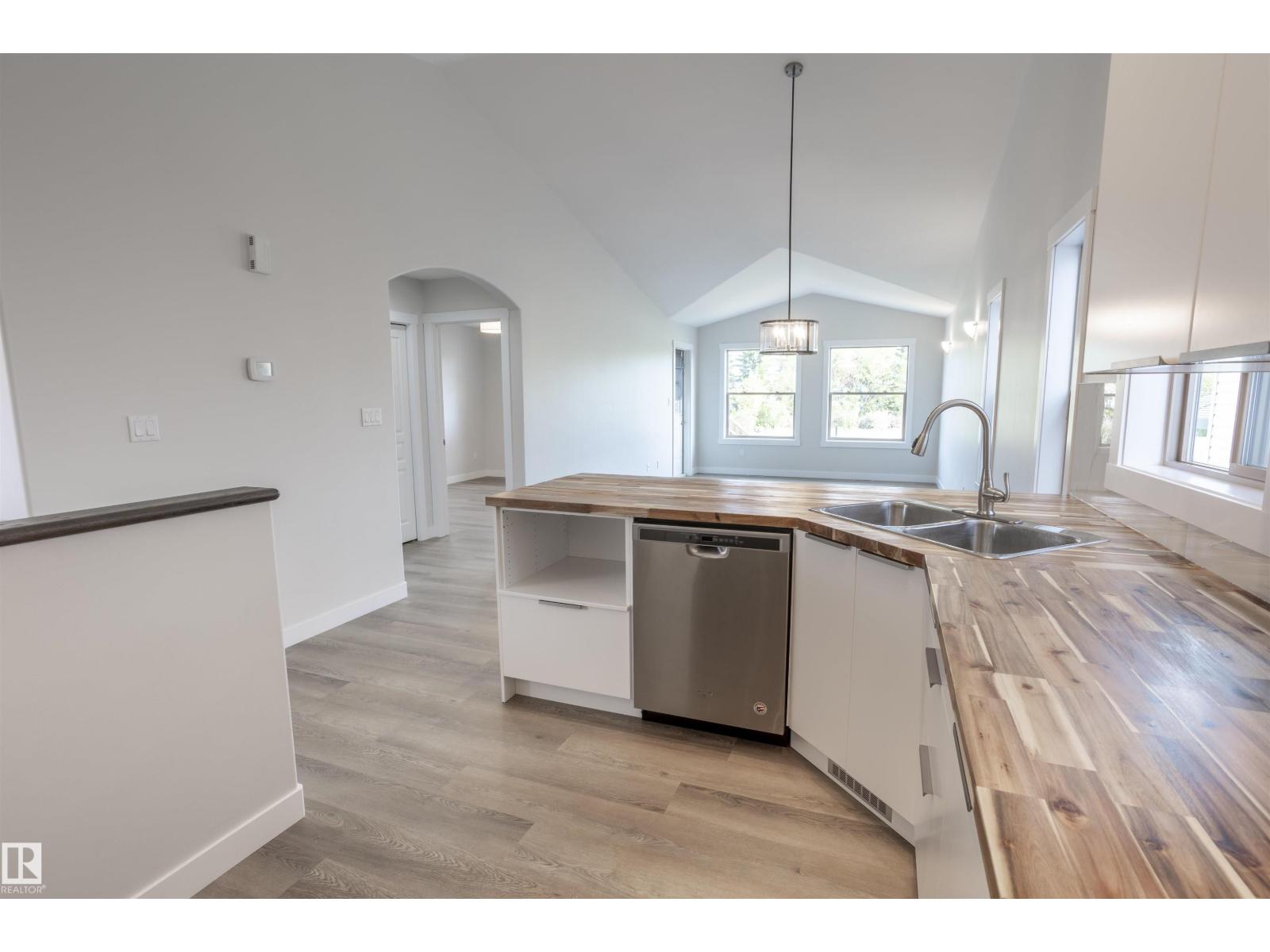 Additional image 2 of 738 Kananaskis Drive, Devon, AB, T9G2G7