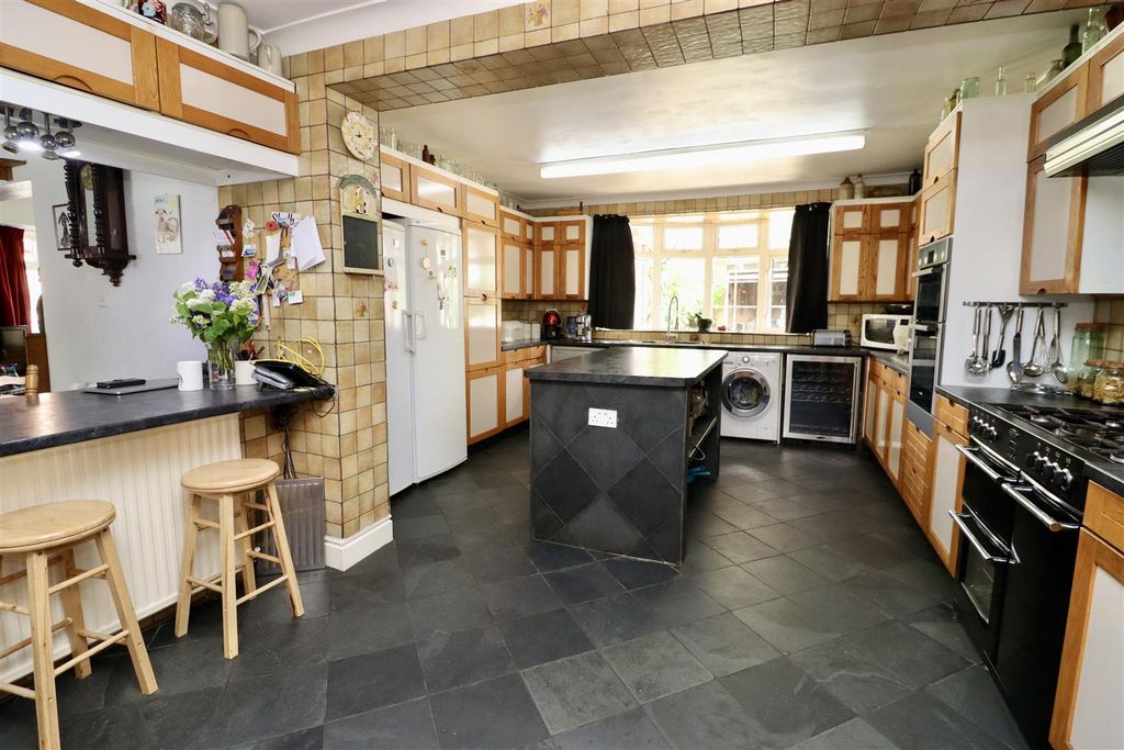 Additional image 3 of 4 bed detached house for saleYork Road, Shiptonthorpe, York YO43