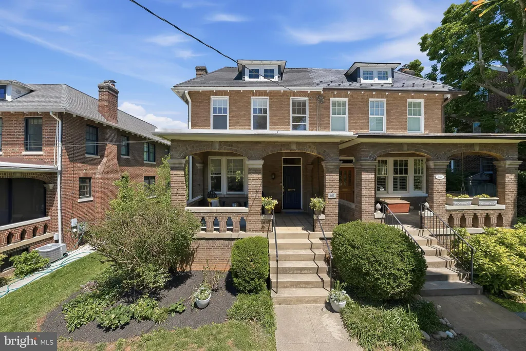 3811 Garfield St NW, Washington, DC 20007