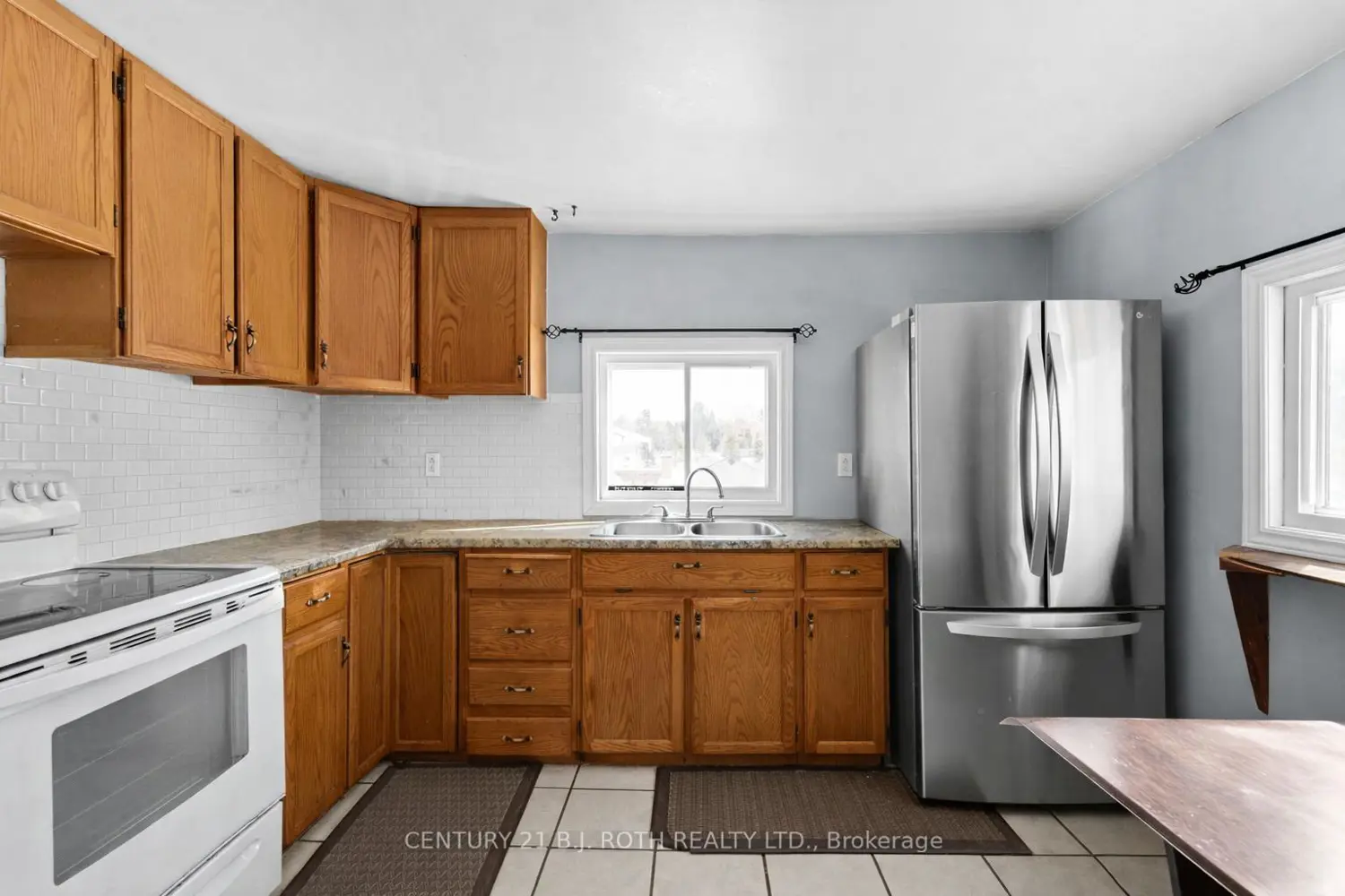 1006 Flos 4 Road photo 5