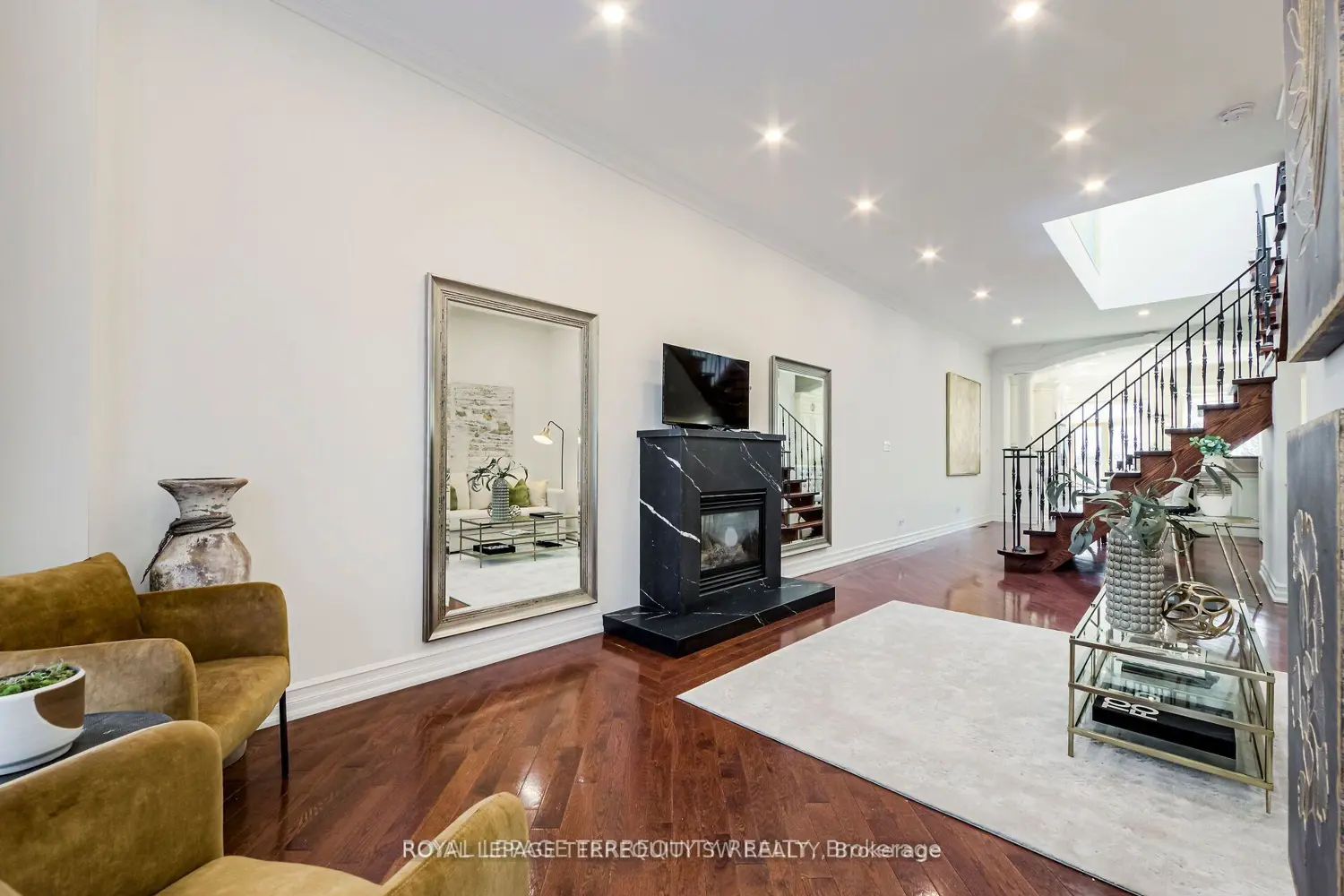 329 Lippincott Street photo 4