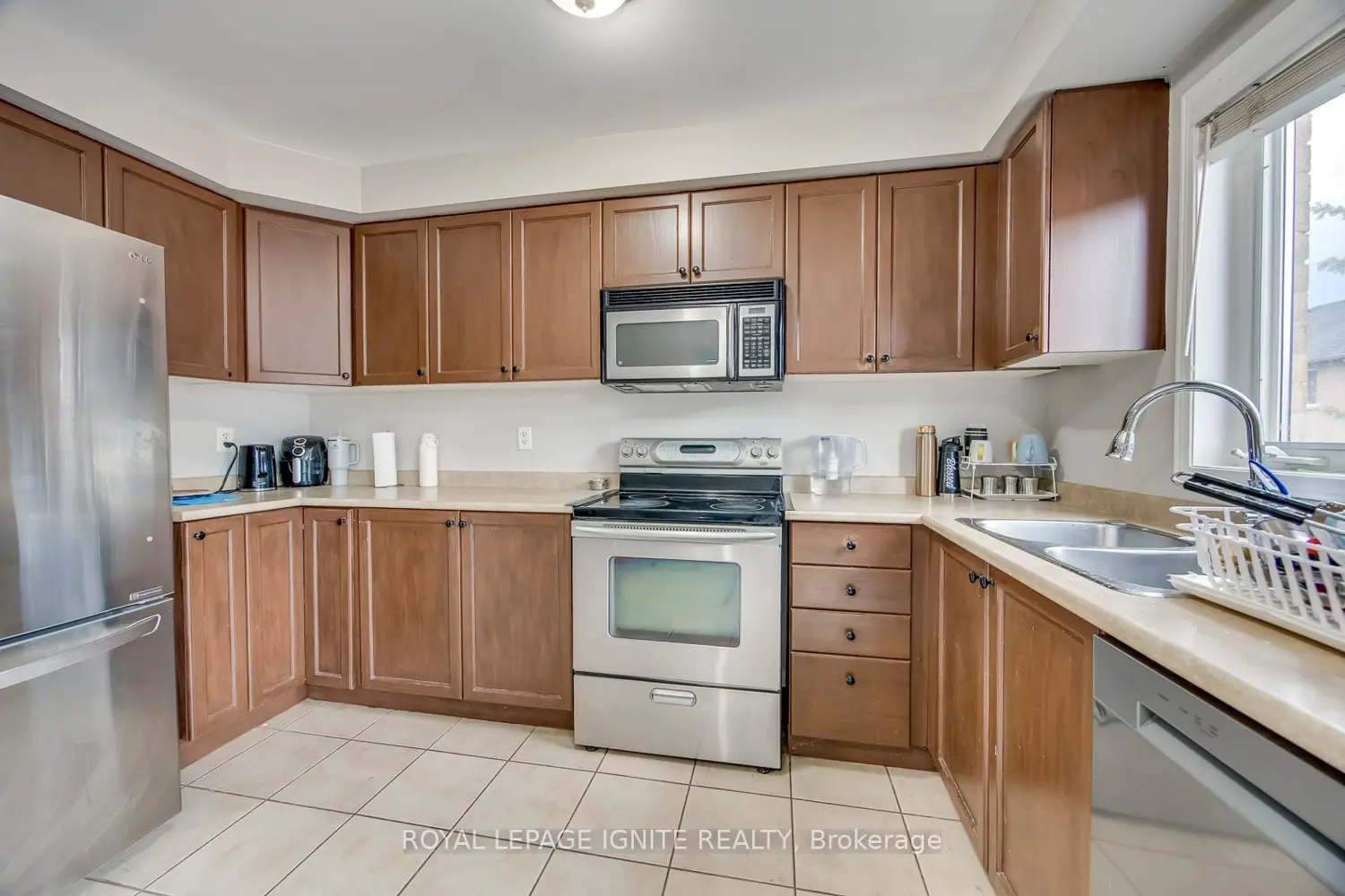 Additional image 5 of 7086 Fairmeadow Crescent