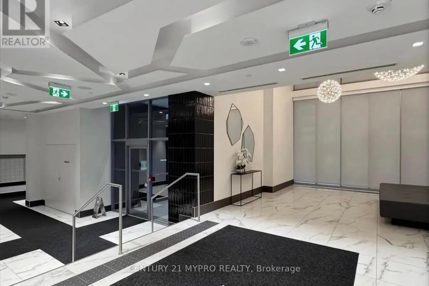 25 Holly Street 703 photo 3