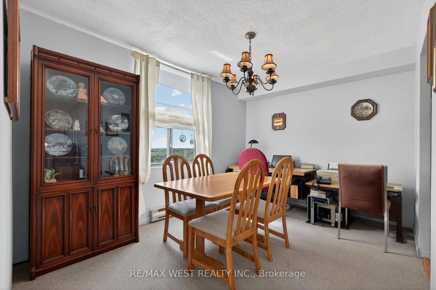 75 Emmett Avenue 1801 photo 5