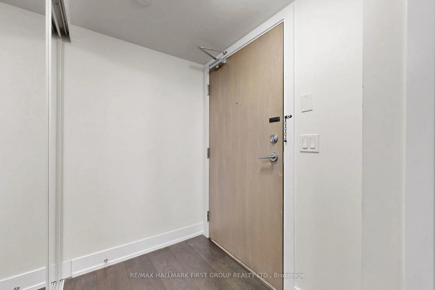 Additional image 2 of 1255 Bayly Street 605