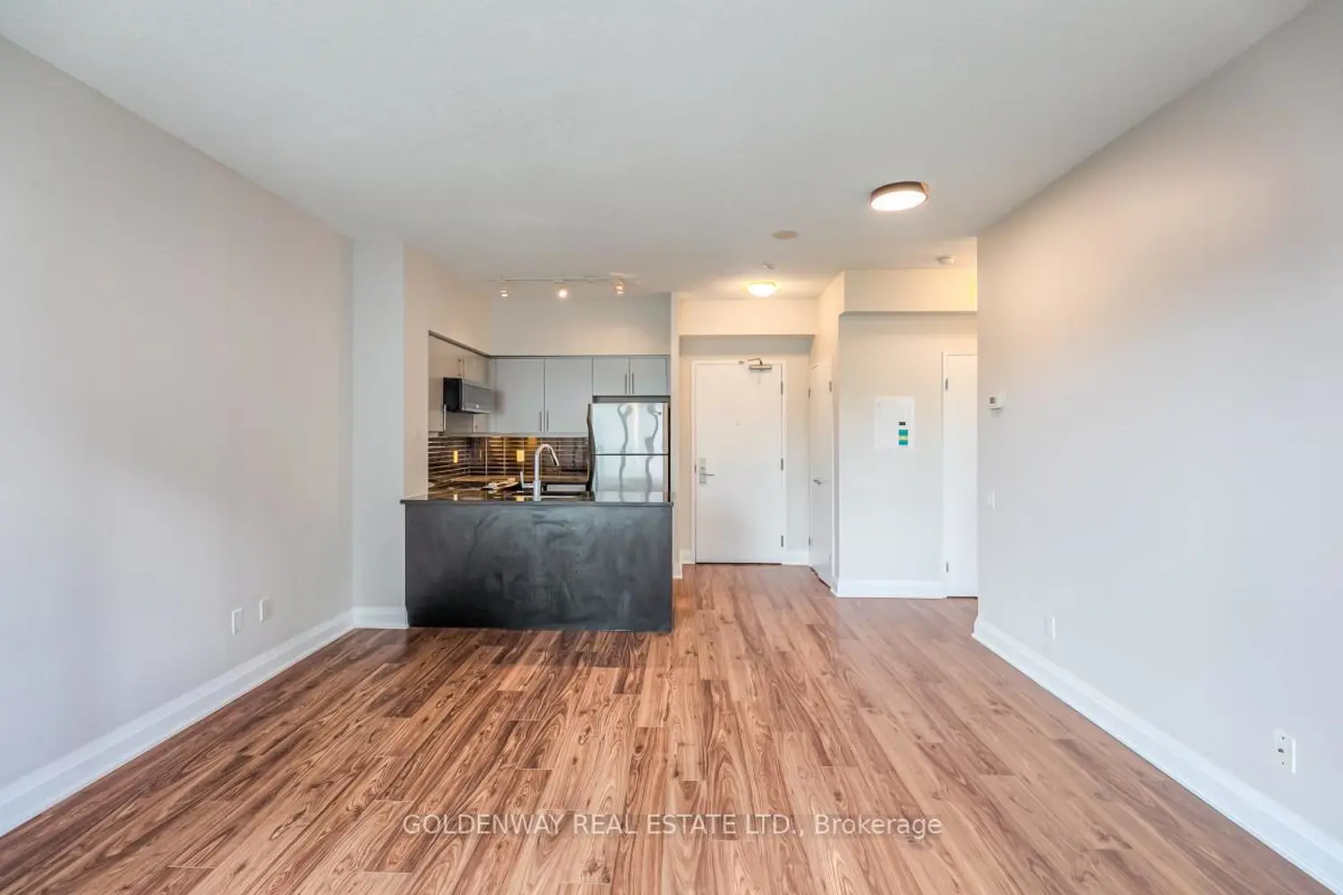 83 Redpath Avenue 401 photo 5