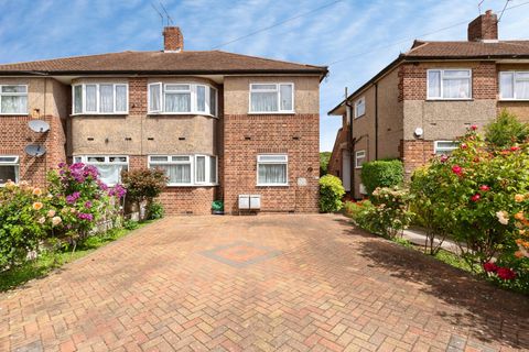 Fullwell Avenue, Ilford IG5