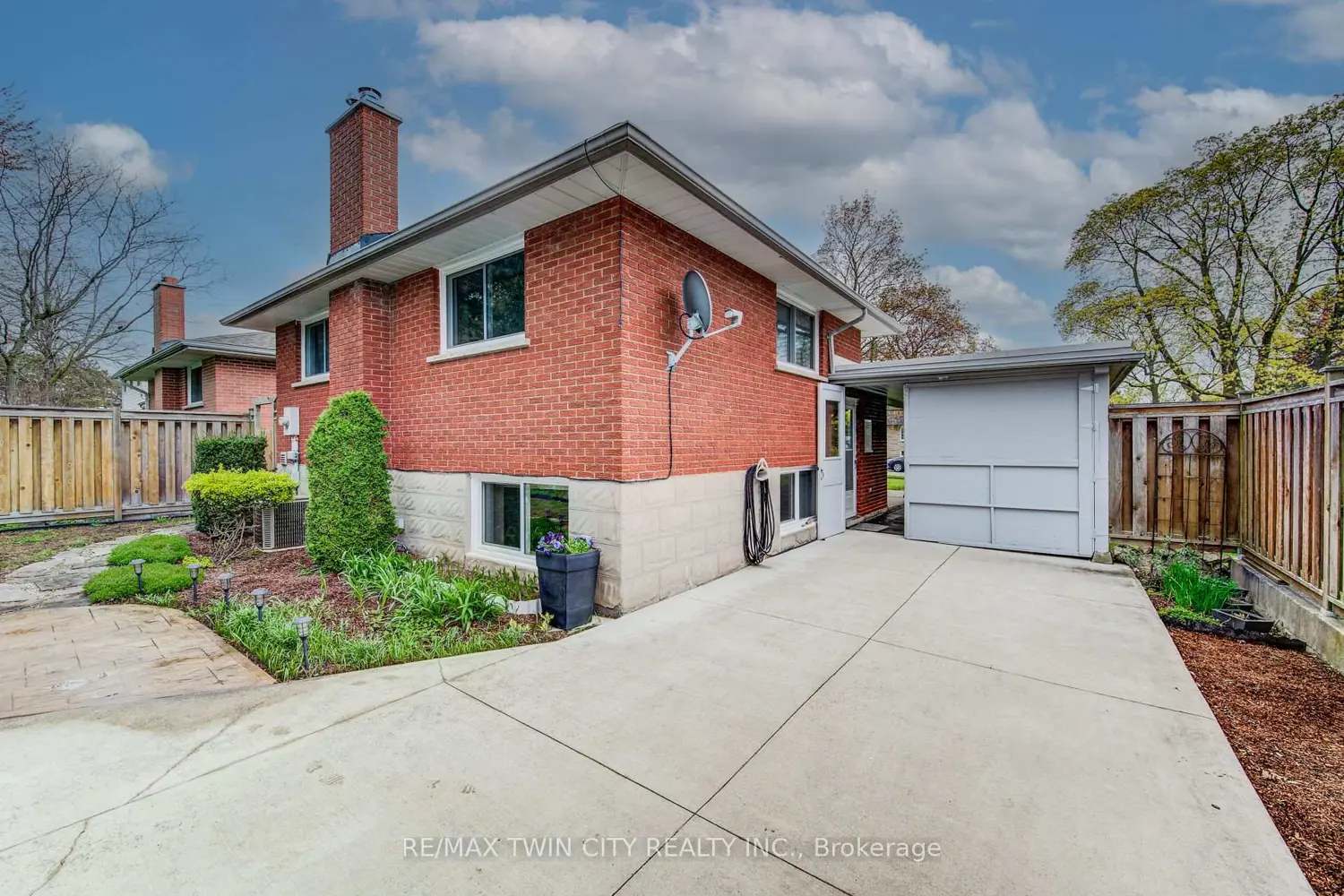 Additional image 13 of 18 Queenston Crescent