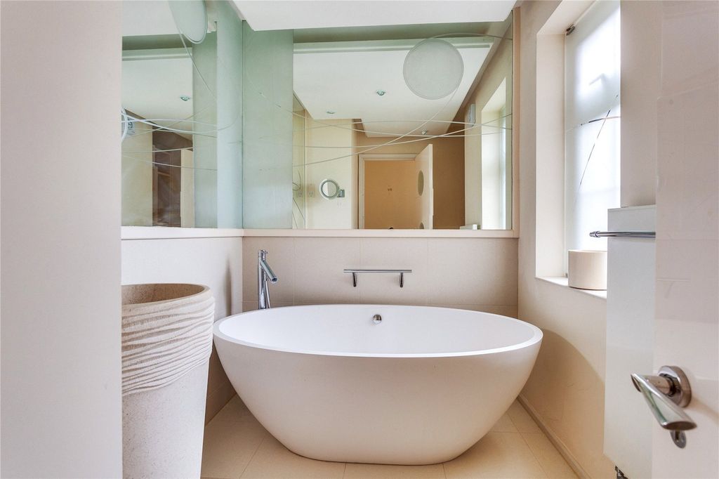 Additional image 18 of 3 bed flat for salePhyllis Court Drive, Henley-On-Thames, Oxfordshire RG9