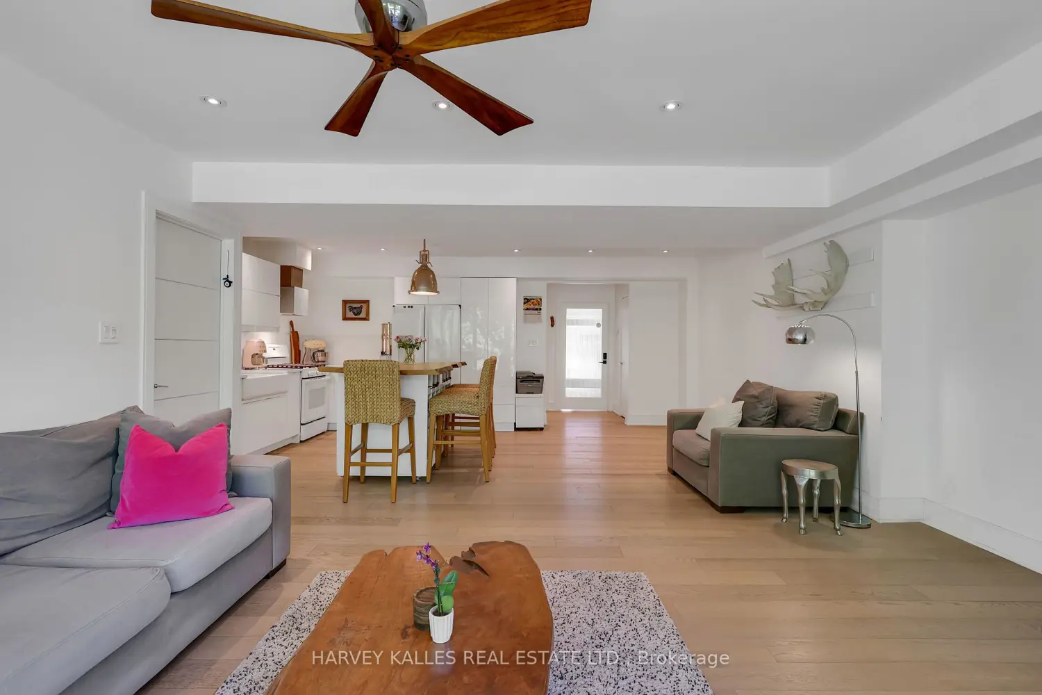 84 Edith Drive photo 4