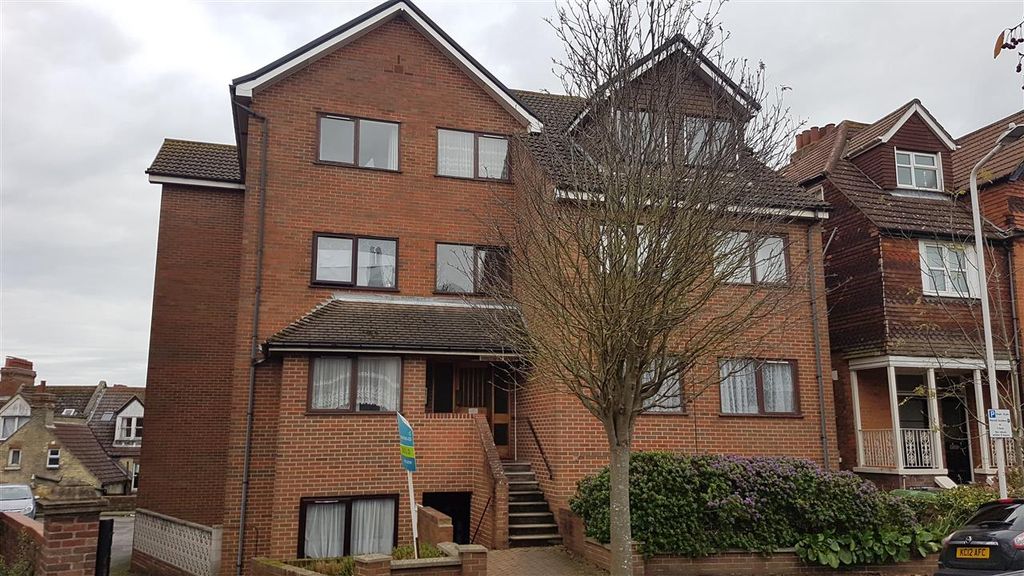 2 bed flat for saleWiltie Court, Wiltie Gardens, Folkestone CT19