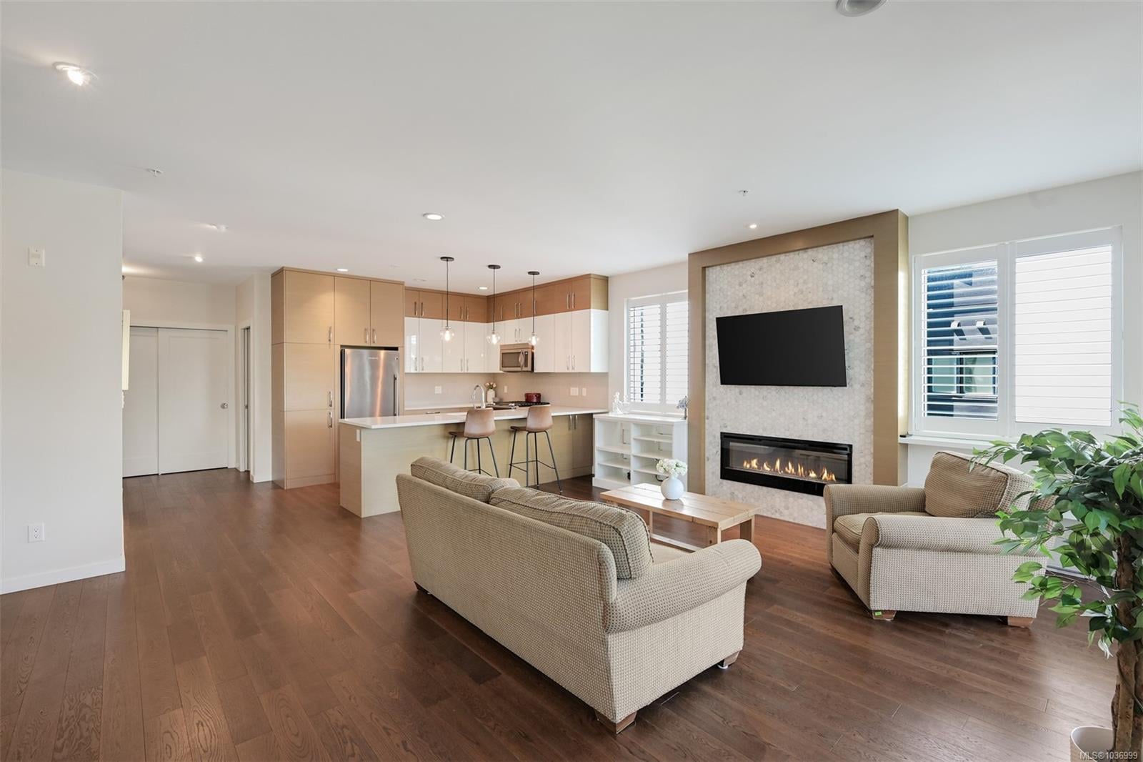 Additional image 3 of 302-1014 Park Boulevard, Victoria, BC, V8V 2T4