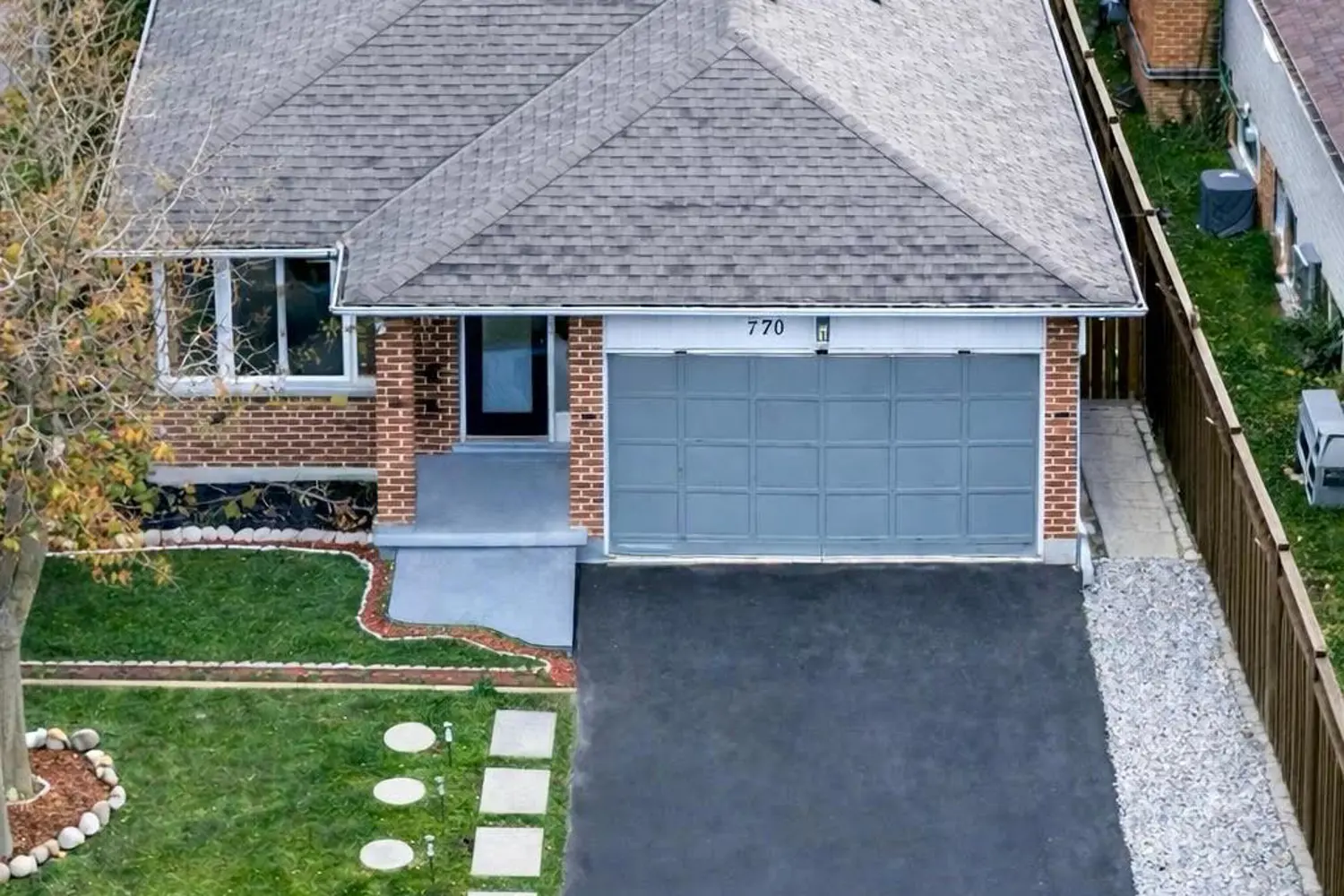 220 Killarney Grove