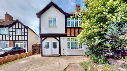 Upper Sutton Lane, Hounslow TW5
