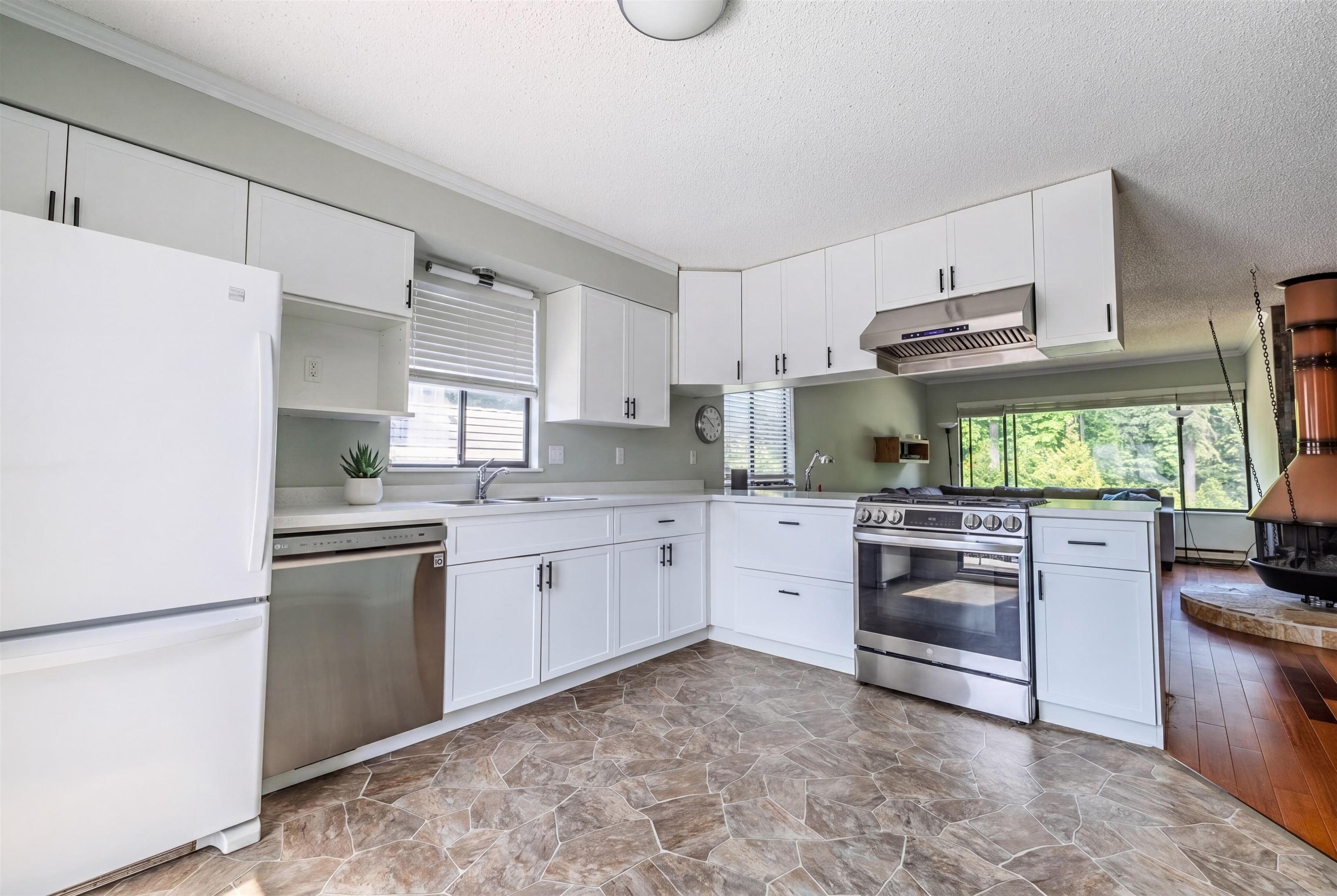Additional image 5 of 8074 -8076 19th Avenue, Burnaby, BC, V3N 1G3