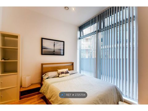 The Crescent, London SE8, Studio to rent