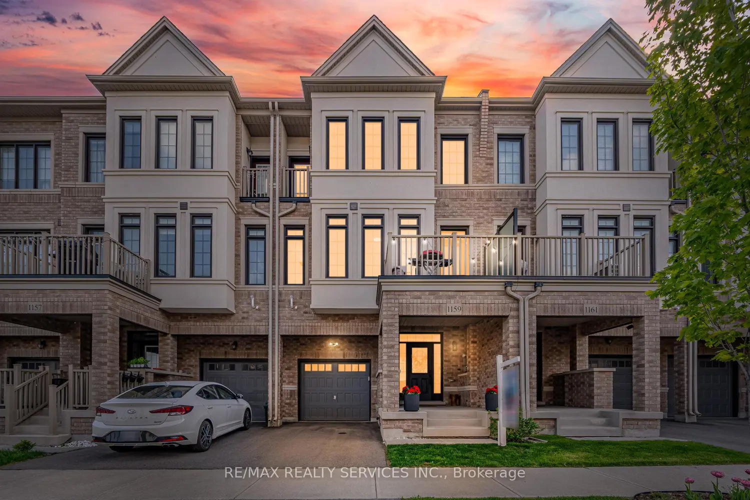 1159 Lloyd Landing