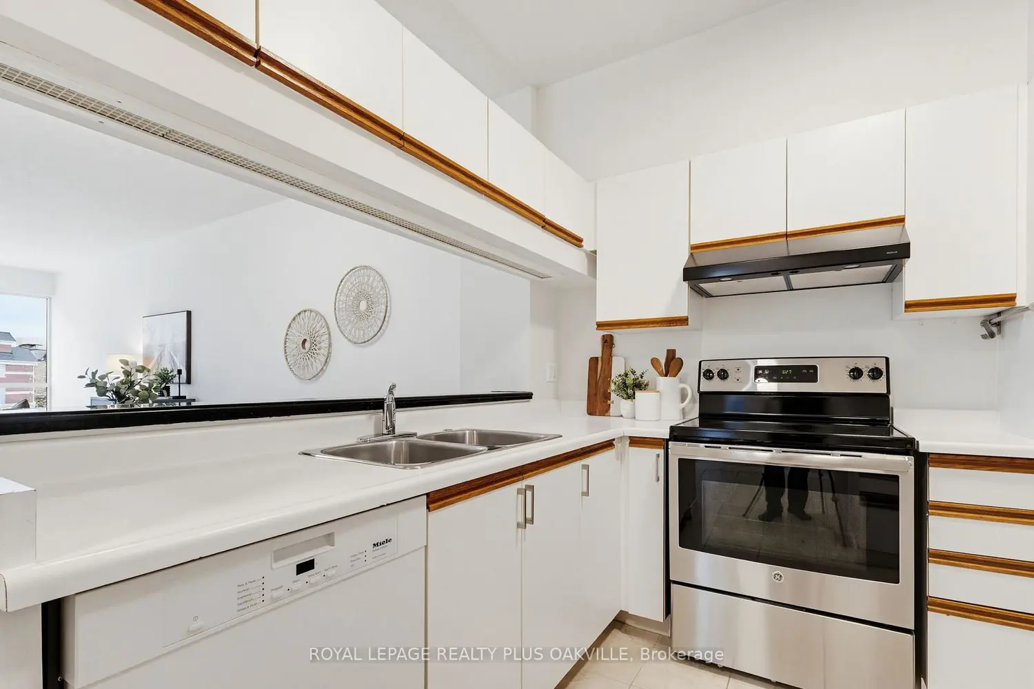 Additional image 7 of 2511 Lakeshore Road 311