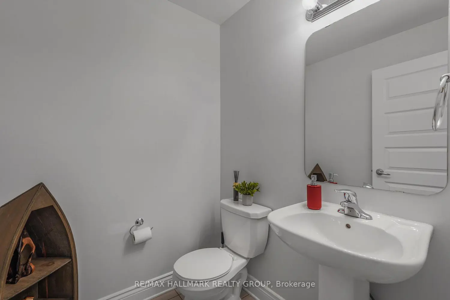 65 Nathalie Street photo 2