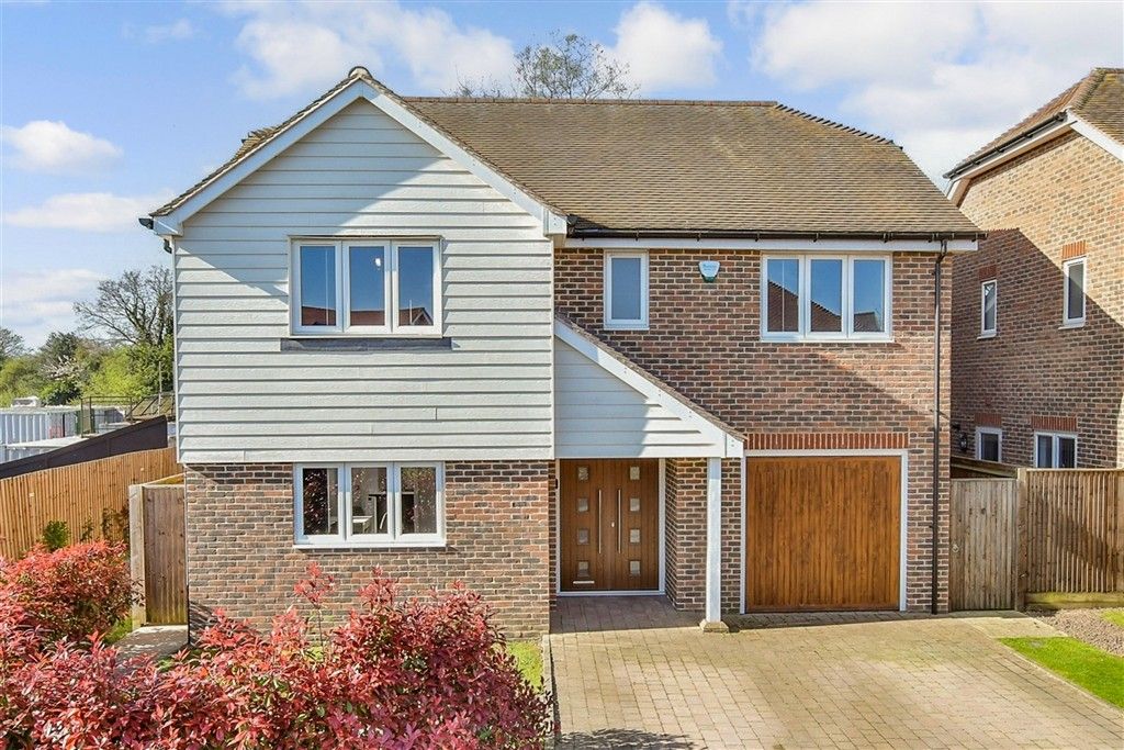 4 bed detached house for saleThe Tracies, Newington, Sittingbourne, Kent ME9