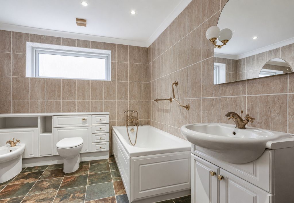 Additional image 12 of 4 bed flat for saleSandbanks Road, Poole BH14