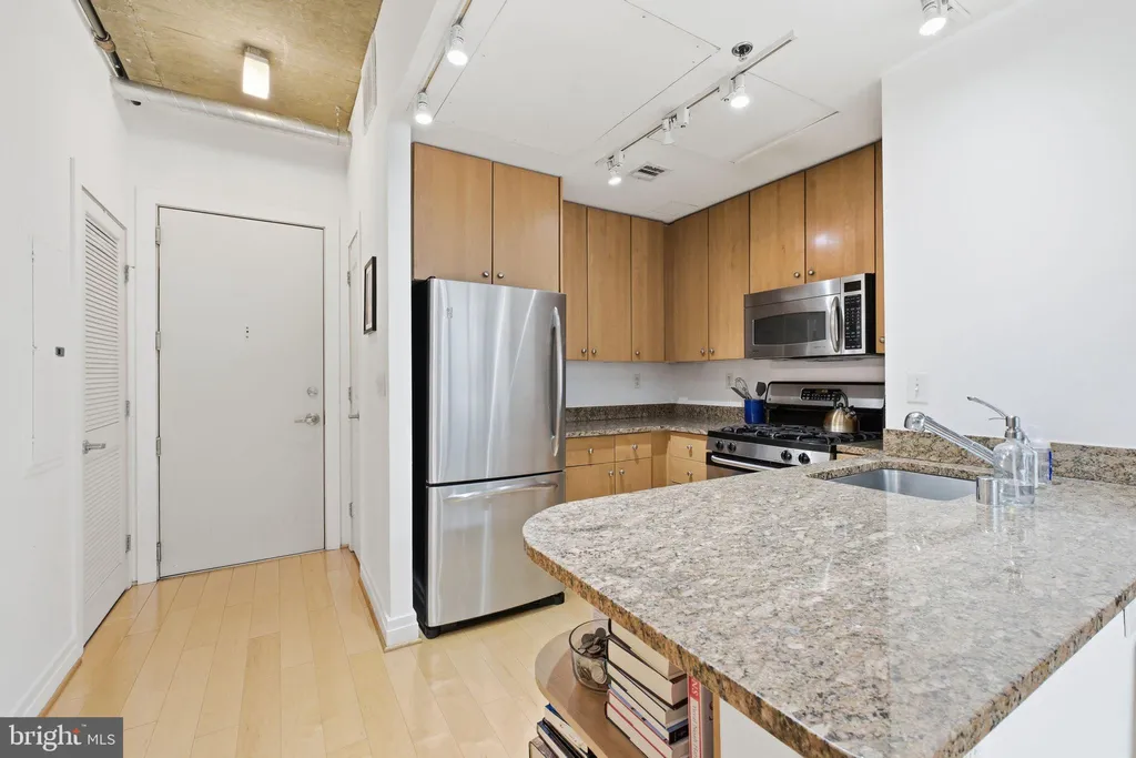 Additional image 2 of 301 Massachusetts Avenue NW Unit 906, Washington, DC 20001