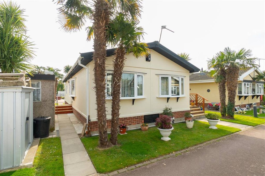 2 bed mobile/park home for saleFoxhunter Residential Caravan Park, Monkton Street, Monkton, Ramsgate CT12