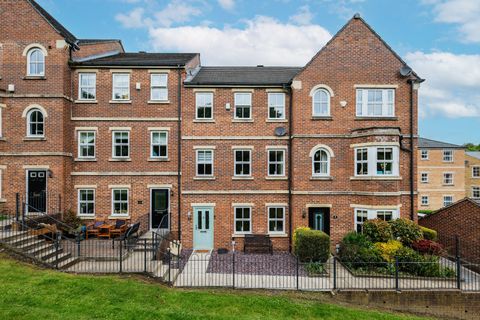 Rayner Gardens, Farsley, Pudsey, West Yorkshire LS28