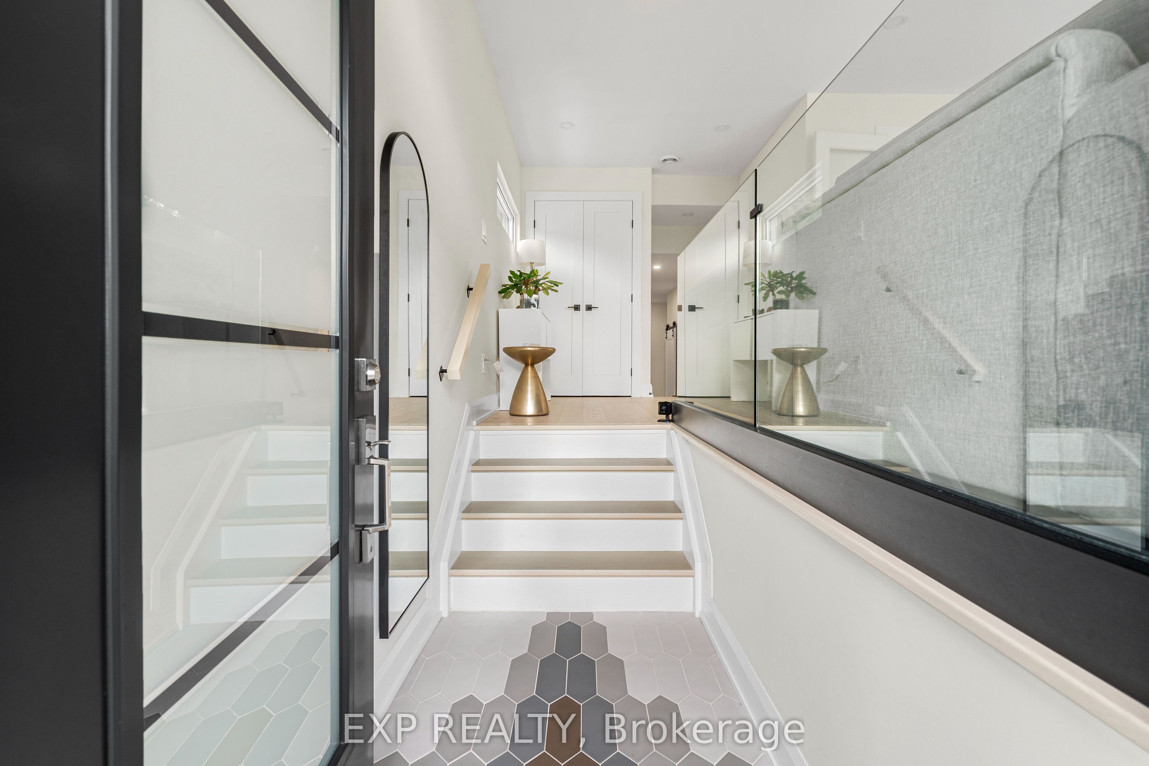 Additional image 3 of A-527 Broadhead Avenue, Ottawa, ON, K1Z 5R9
