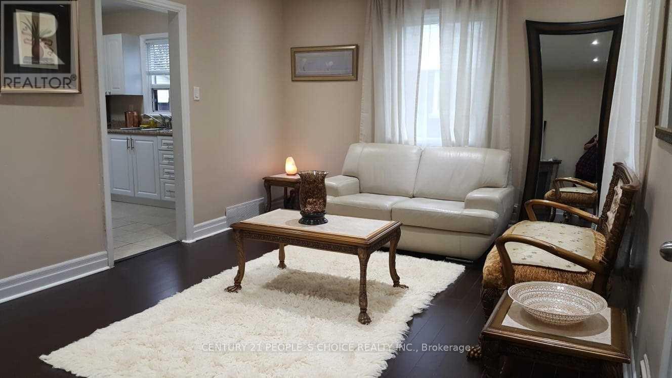 UPPER - 186 MAURICE DRIVE