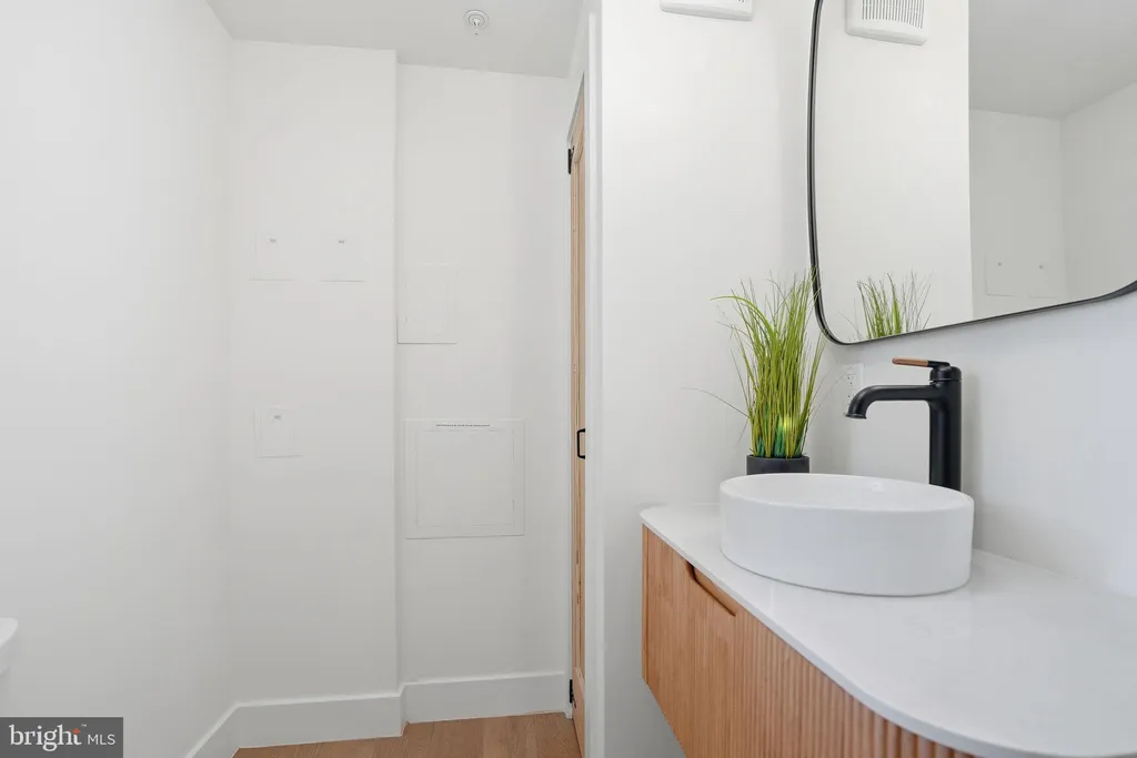 Additional image 11 of 3916 8th Street NW Unit B, Washington, DC 20011