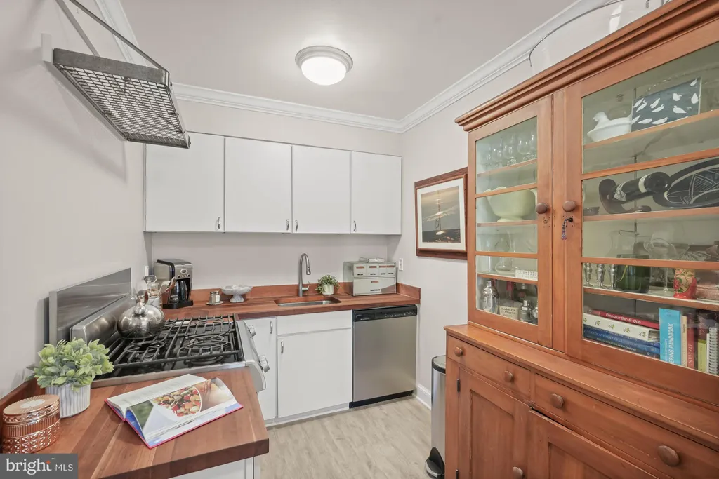 Additional image 7 of 2655 41st Street NW Unit 102, Washington, DC 20007