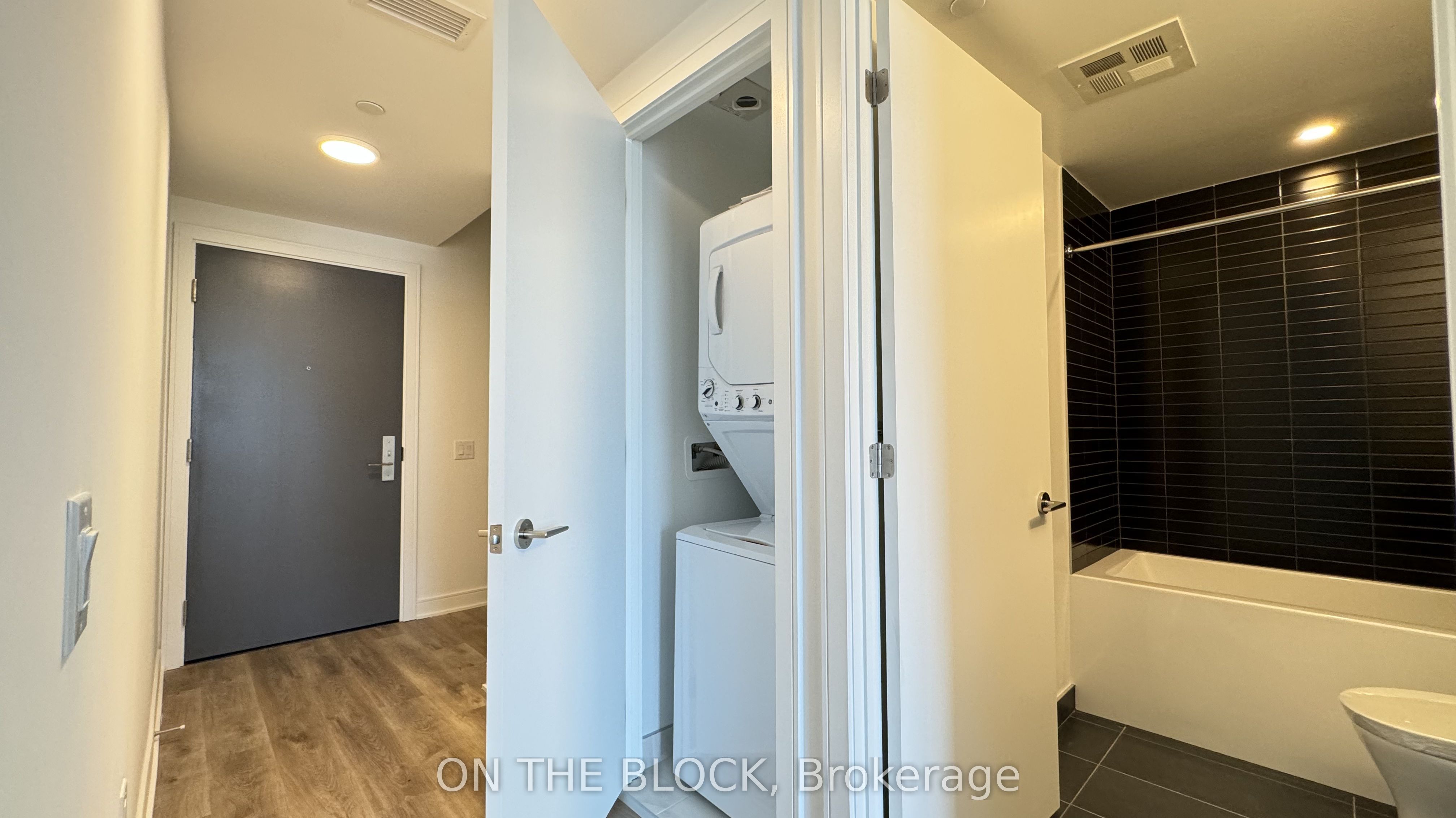 Additional image 3 of 423-86 Dundas Street E, Mississauga, ON, L5A 1W4