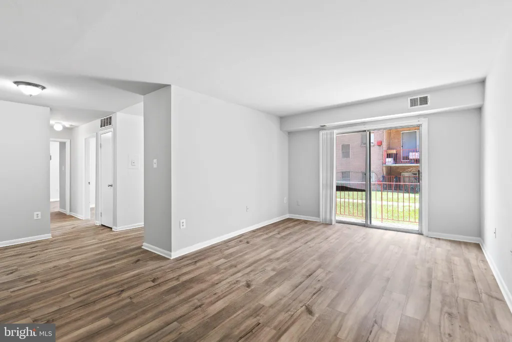229 43rd Road NE, Washington, DC 20019 photo 4