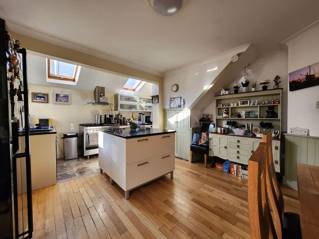 3 bed detached house for saleMargate Road, Ramsgate CT12 photo 3