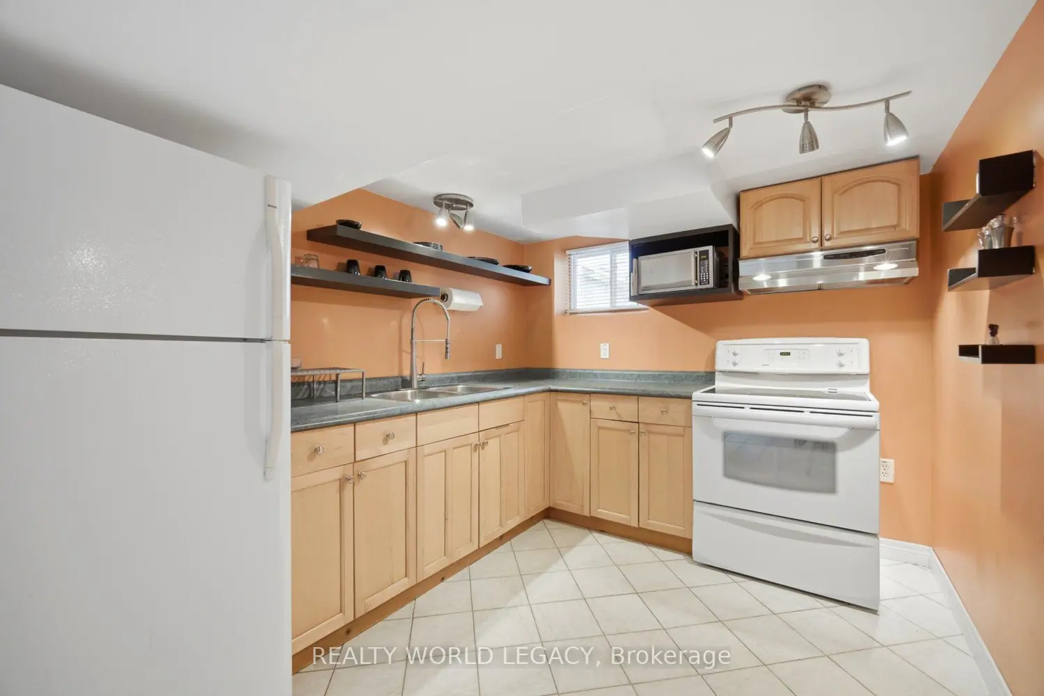 Additional image 11 of 94 Clarendon Avenue
