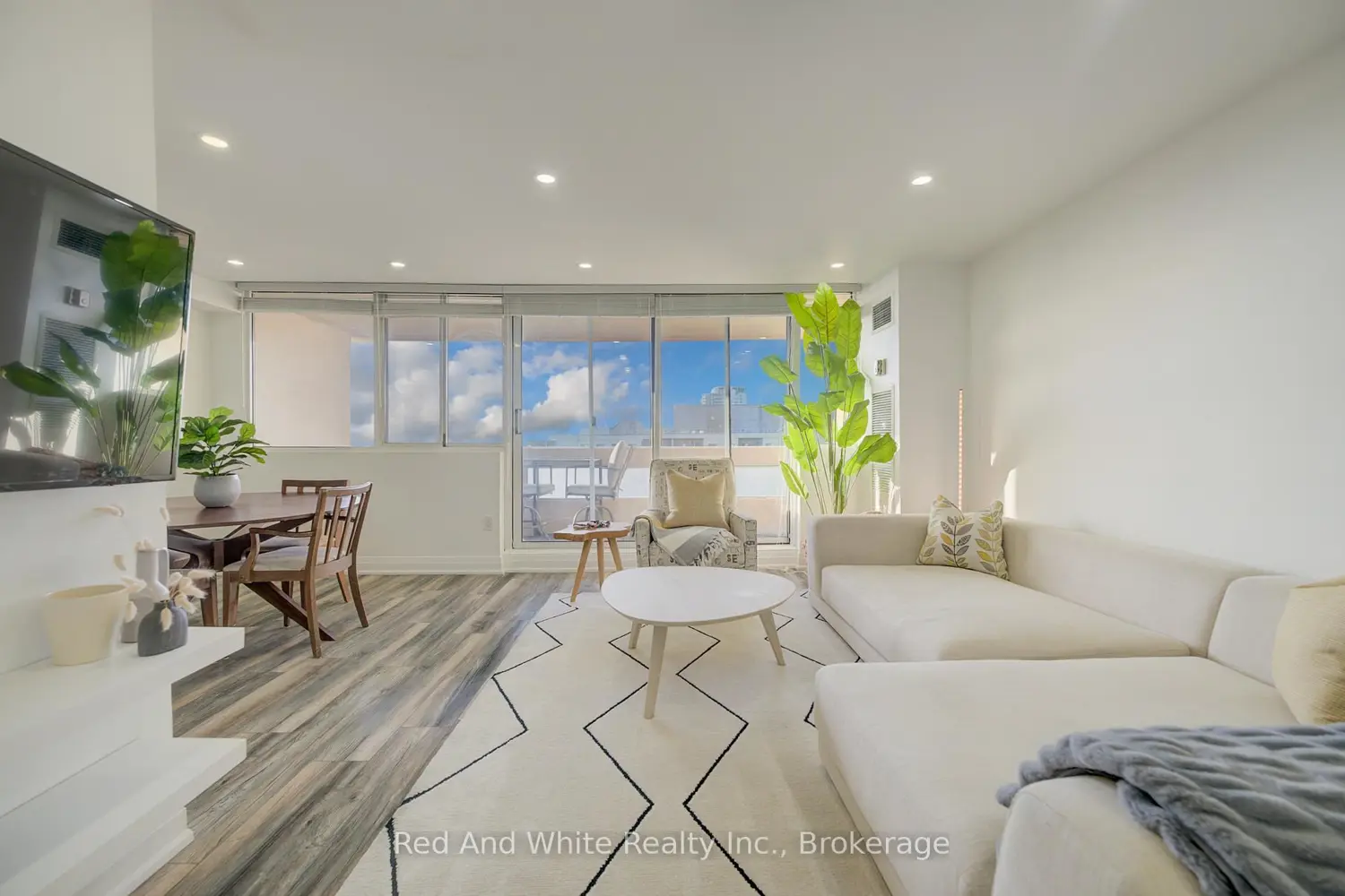 Additional image 2 of 3590 Kaneff Crescent 2013