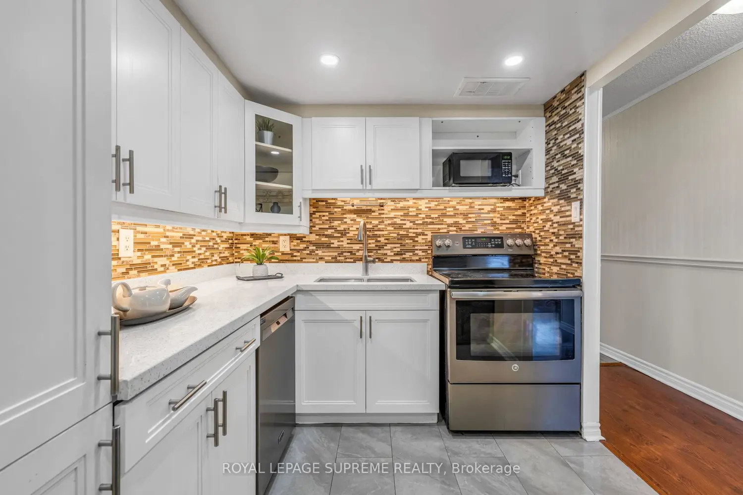 Additional image 9 of 3590 Kaneff Crescent 1907