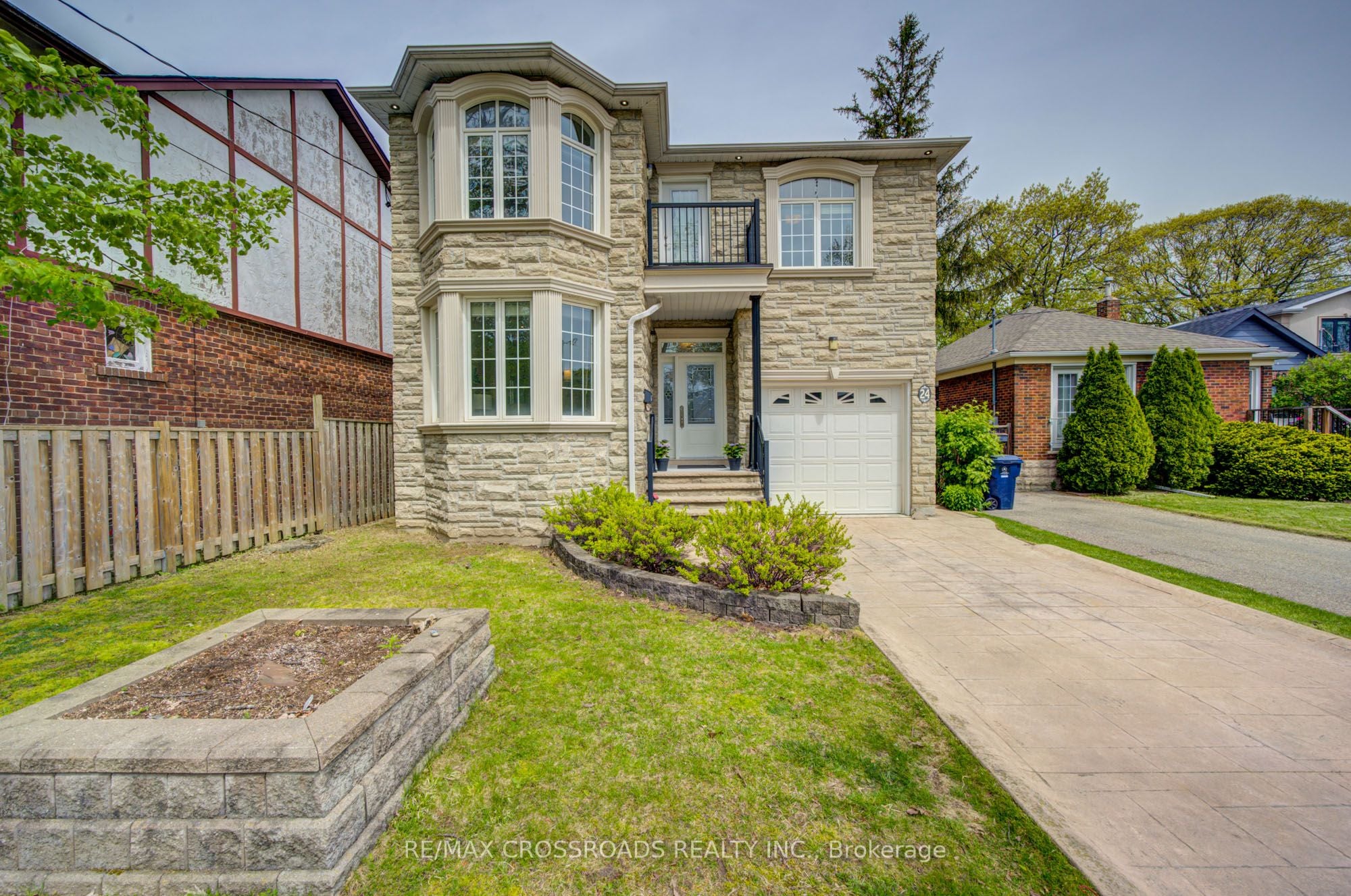 24 Lynn Road, Toronto, ON, M1N 2A4