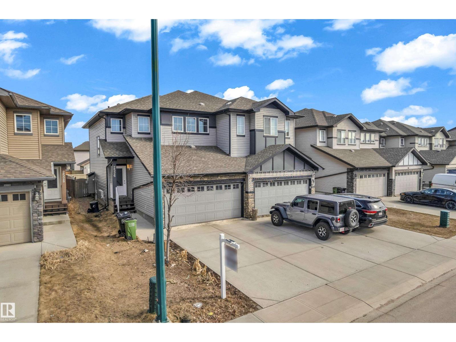 Additional image 2 of 2526 19a Avenue NW, Edmonton, AB, T6T2E1