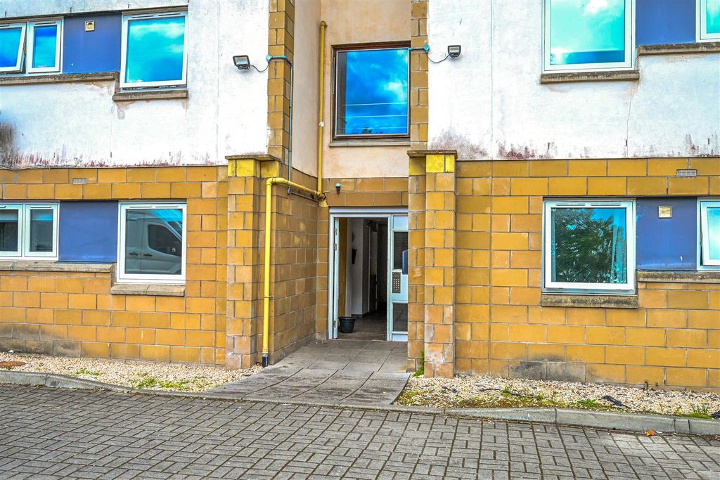 Additional image 2 of 3 bed flat for saleClydesdale Court, Motherwell ML1