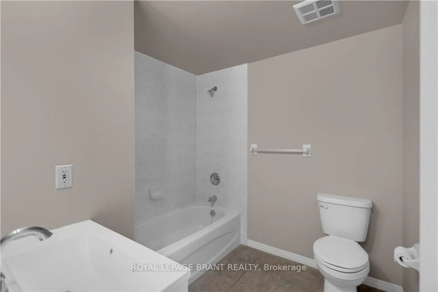 Additional image 15 of 3497 Upper Middle Road 105