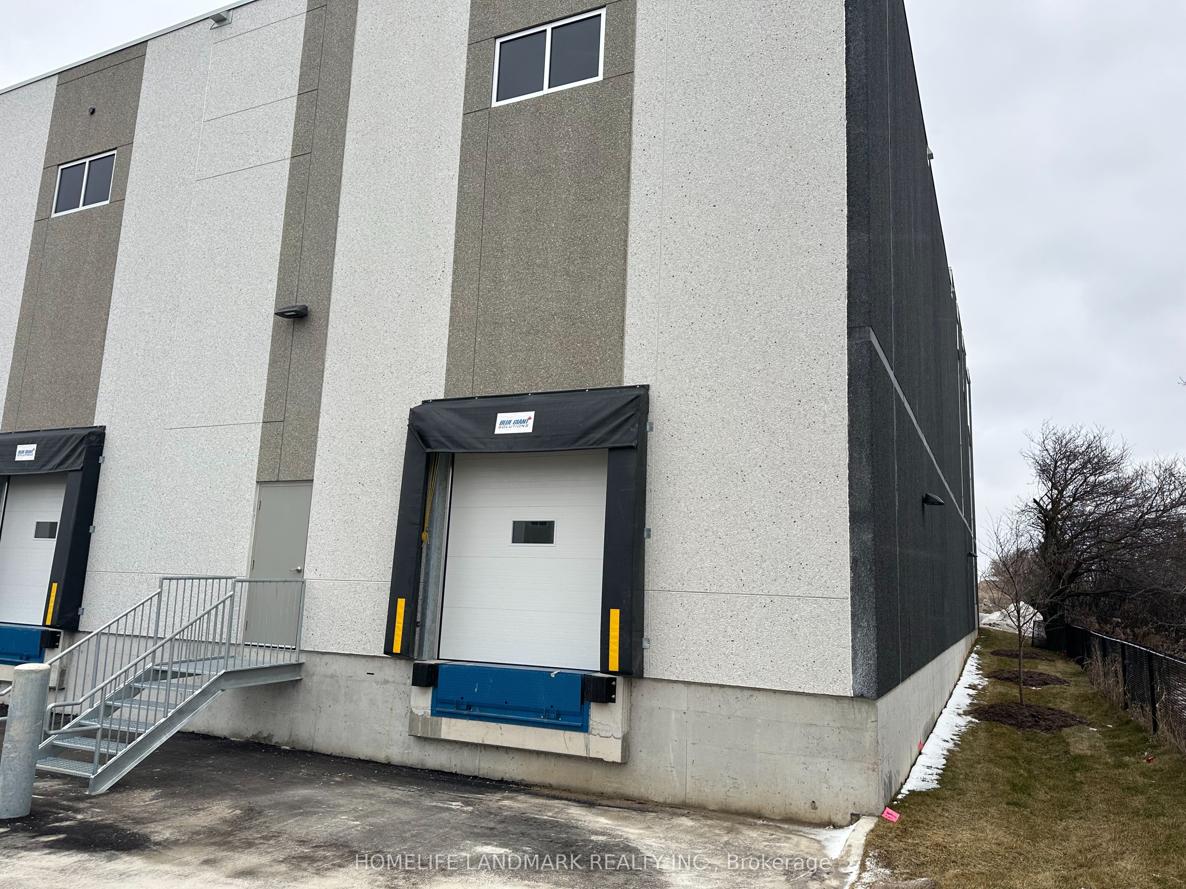 Additional image 3 of 13 Main-135 Addison Hall Circle, Aurora, ON, L4G 7C7