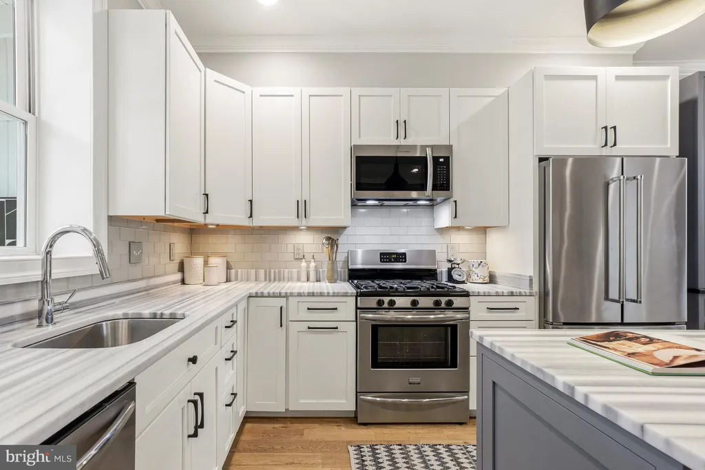 Additional image 19 of 822 11th Street NE, Washington, DC 20002