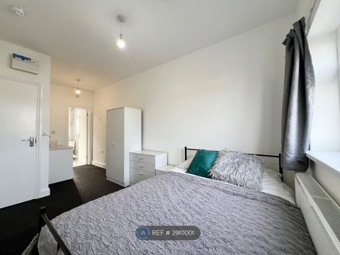 Eastern Avenue, Ilford IG4, Room to rent